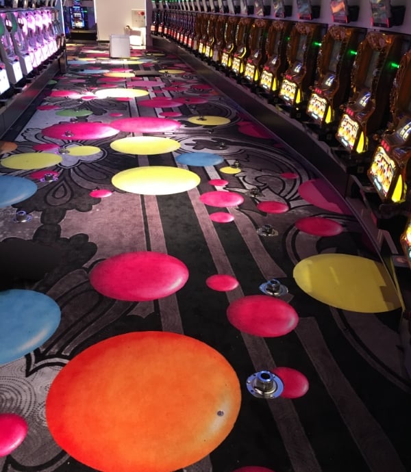 遊技場オリジナルカーペット改装後の画像